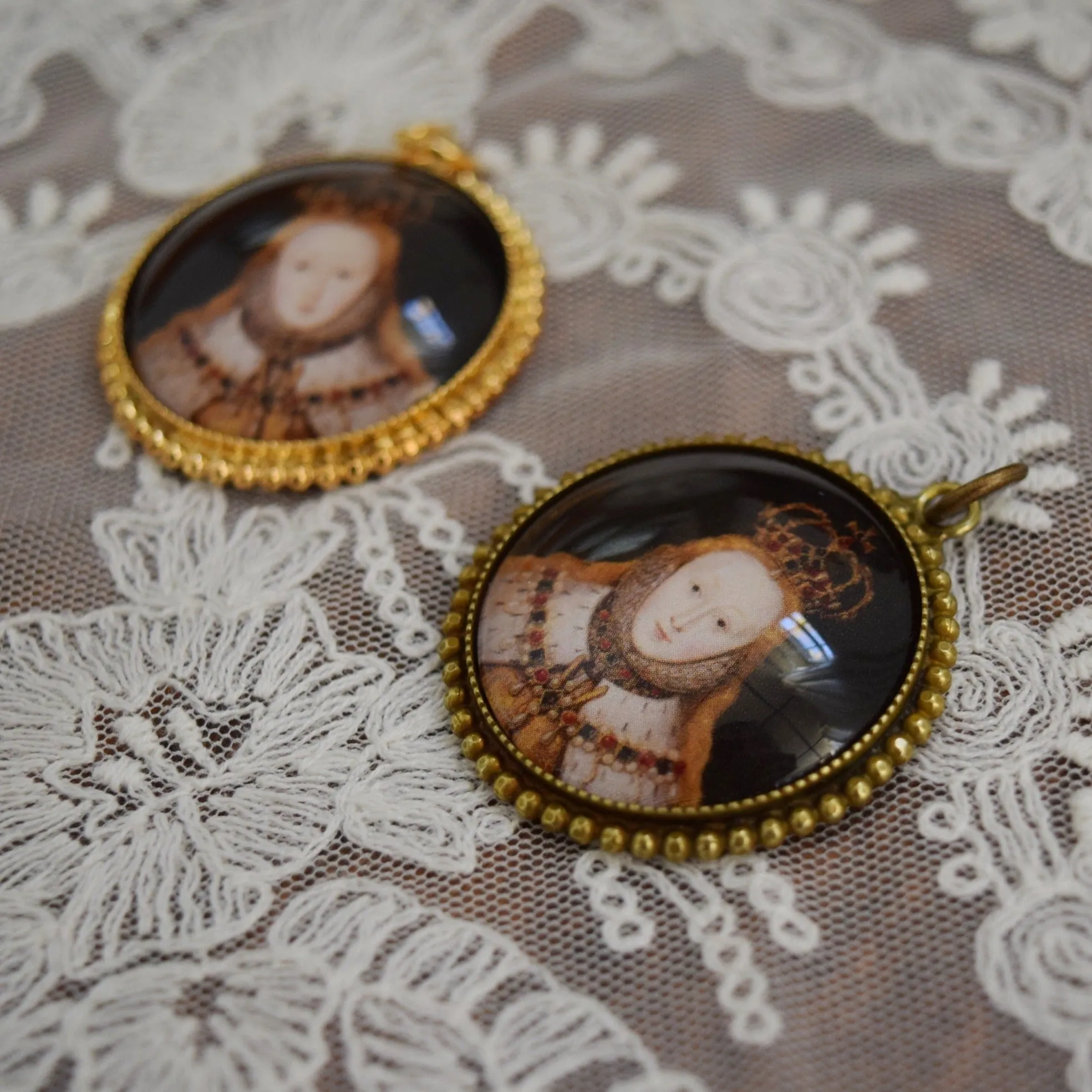 SALE! Miniature Portrait - Large Round - Queen Elizabeth I